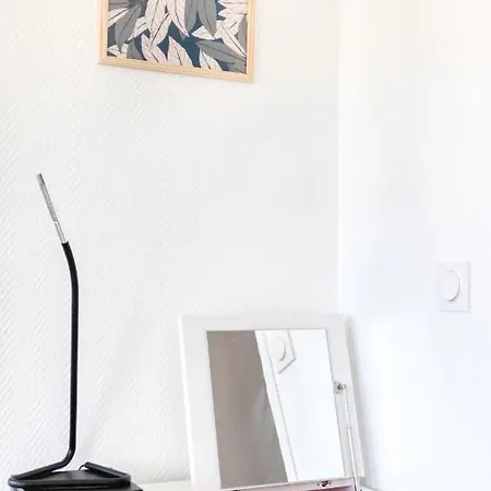 Cocon D Emeraude Et De Saphire A Antony